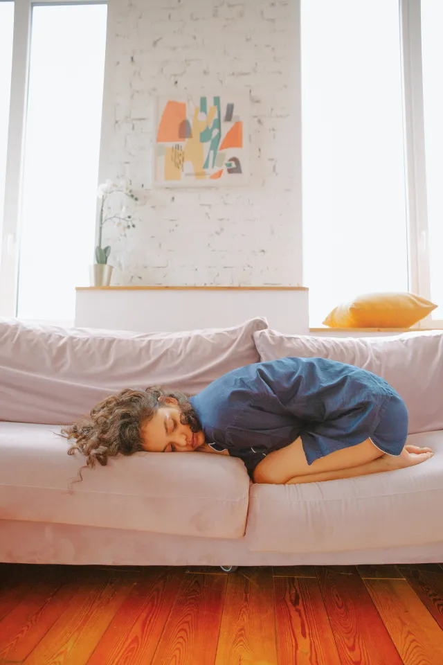 femme épuisée par le désordre, avant accompagnement Atrihome Conseil